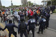 Milhares marcham em Luanda gritando 