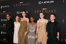 Filhos de Angelina Jolie marcaram presença na estreia de ‘Eternals’ juntamente com a mãe.