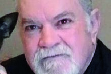 Ernesto Rocha conduzia o carro. Tinha 71 anos