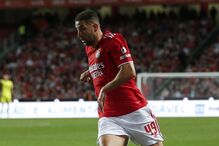 Taarabt foi contratado em 2015 e custou 2,925 milhões  