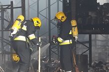 Bombeiros, chamas, incêndio, fábrica, Leiria