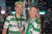 Pote e a namorada nos festejos do título do Sporting na época passada