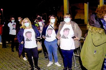 Fãs na fila de entrada