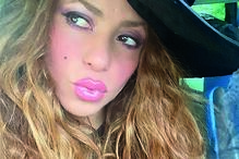 Shakira elegeu a fantasia de bruxa 
