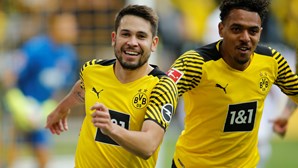 Raphaël Guerreiro abre caminho à vitória do Borussia Dortmund na Bundesliga