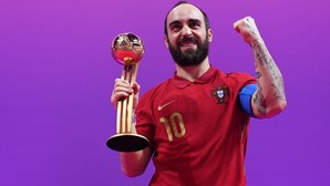 Portugueses Erick e Pany Varela candidatos a melhor jogador de futsal do  mundo