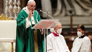 Vaticano cancela transmissão em direto do encontro entre Joe Biden e Papa Francisco