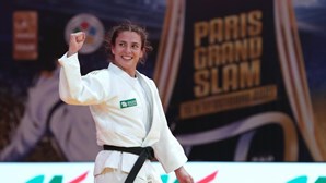 Judoca Bárbara Timo conquista ouro nos -63kg no Grand Slam de Paris