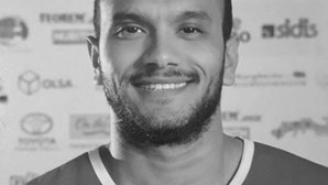 Jogador italiano de basquetebol morre durante jogo após paragem cardíaca