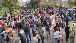 Mais de mil pessoas protestam contra prospeção de lítio na Serra d'Arga