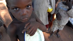 Cabo Verde deve assumir meta de "eliminar" totalmente a pobreza extrema 
