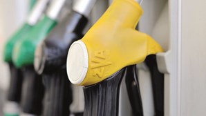 Gasolina vendida 2,3 cêntimos acima da referência e gasóleo 1,6 cêntimos abaixo