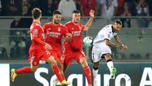 Benfica não vai além de empate frenético em Guimarães