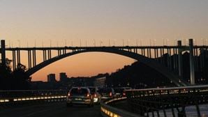 Trânsito na ponte da Arrábida no Porto condicionado nas noites de quarta e quinta-feira