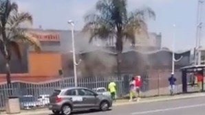 Pai e filho portugueses morrem em explosão dentro de loja em Joanesburgo 