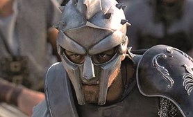 Russel Crowe no filme ‘O Gladiador’.  O capacete também estará no leilão  