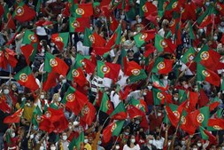 Adeptos portugueses no Estádio do Algarve