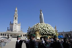 13 de Outubro: Devoção, fé e esperança no Santuário de Fátima. Veja as imagens 