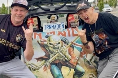 Pais fazem petição para transferir professora fã da banda Iron Maiden no Canadá 