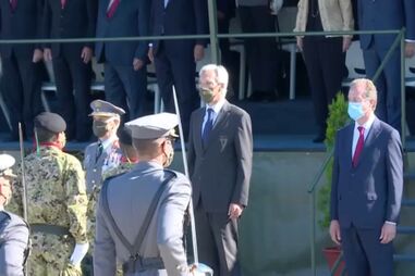 Ministro da Defesa vaiado por centenas de ex-paraquedistas durante protesto em Aveiro 