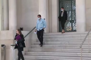 Tribunal de Leiria absolve arguidos de 'esquema de pirâmide' de apostas