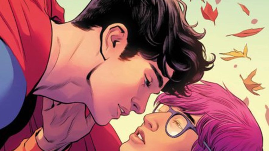 Filho do mítico Clark Kent beija boca de outro jovem, um jornalista chamado Jay Nakamura