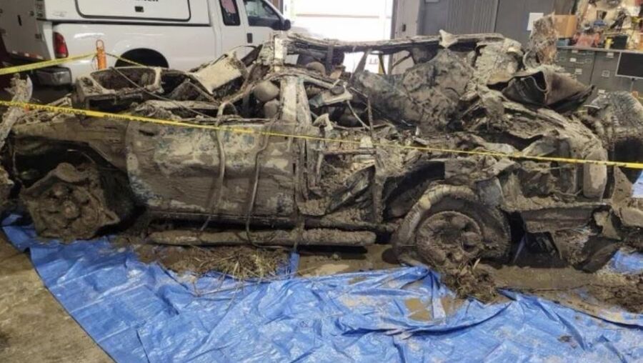 Carro de família desaparecida há 20 anos encontrado em rio no Ohio