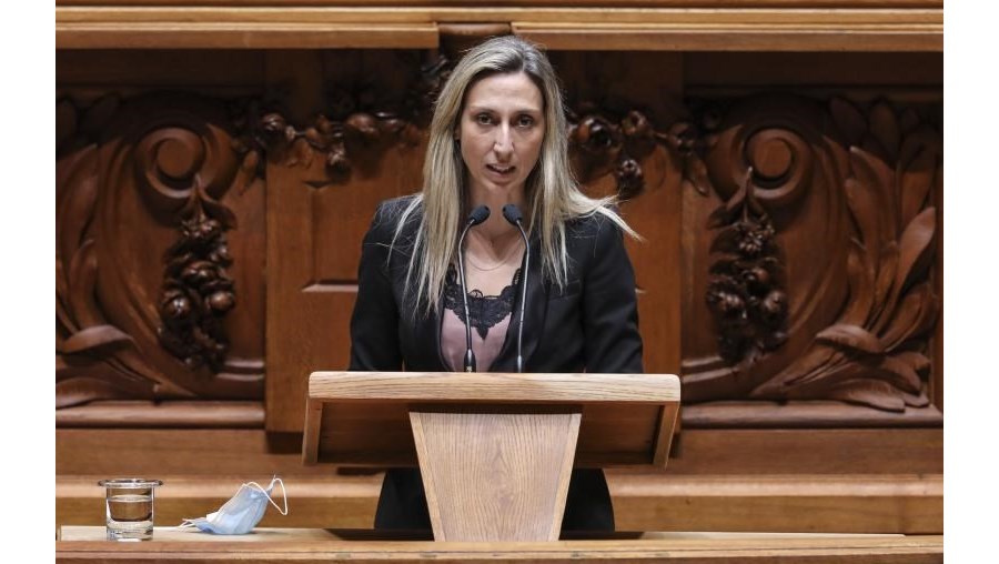 Deputada não inscrita Cristina Rodrigues