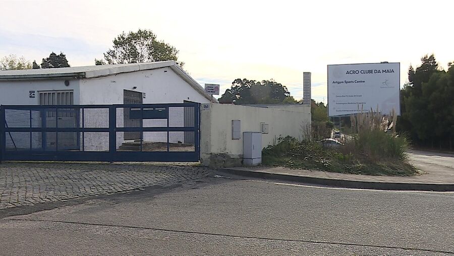 Caso envolve diretor da Escola Internacional de Artes de Circo. Já está a decorrer um inquérito no Ministério Público
