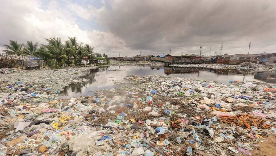 Marés de plástico ameaçam os ecossistemas oceânicos