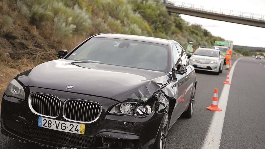 Carro em que seguia o ministro Eduardo Cabrita atropelou mortalmente  o trabalhador na berma da A6
