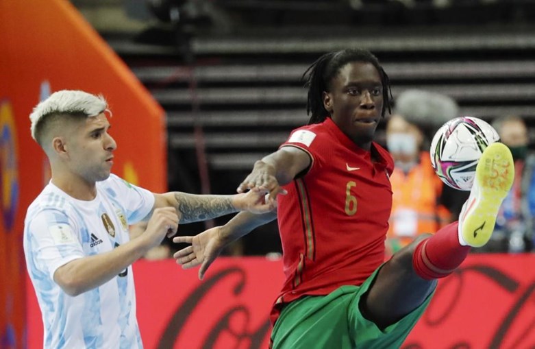 Portugal vence a Argentina e é campeão do mundo de futsal pela primeira vez  - Atualidade - Correio da Manhã