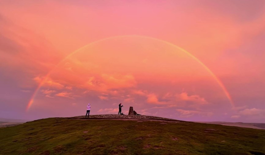 Fot Grafo Captura Vis O Alucinante De Arco Ris Duplo Em Planalto De Inglaterra Mundo