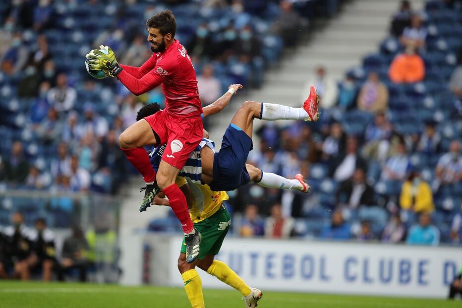 André Ferreira fez várias defesas, mas acabou batido por Luis Díaz 