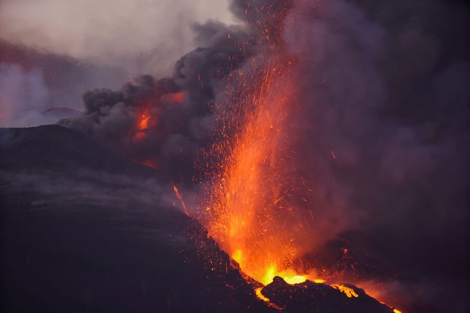 Vulcão Cumbre Vieja em erupção