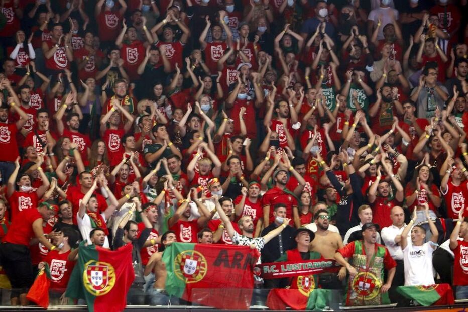 Apoiantes de Portugal durante a final do Mundial de futsal frente à Argentina