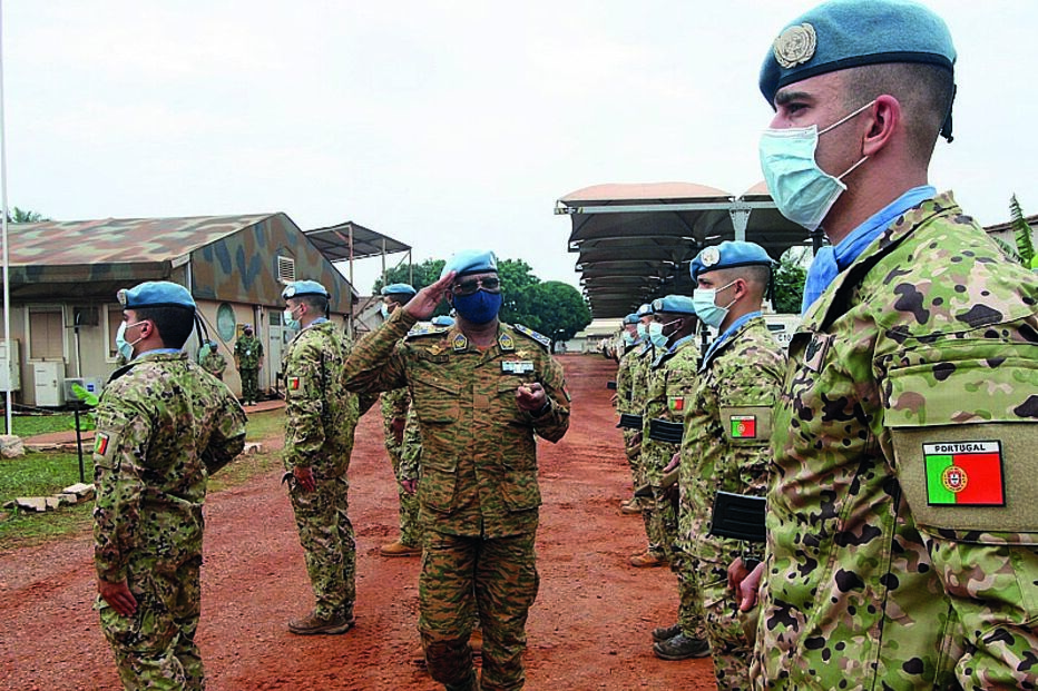 Traoré durante uma visita à força portuguesa na sua base em Bangui, RCA 
