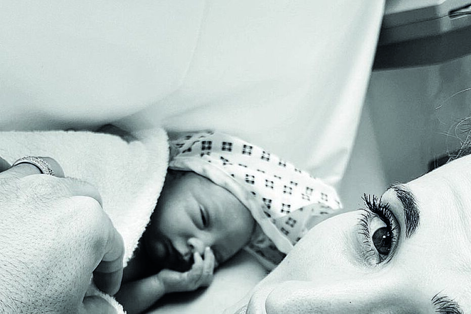 Jogador partilhou foto após o nascimento do filho mais novo, Rodrigo. Além do menino, o casal tem duas filhas: Laura, de 11 anos, e Vitória, de seis  