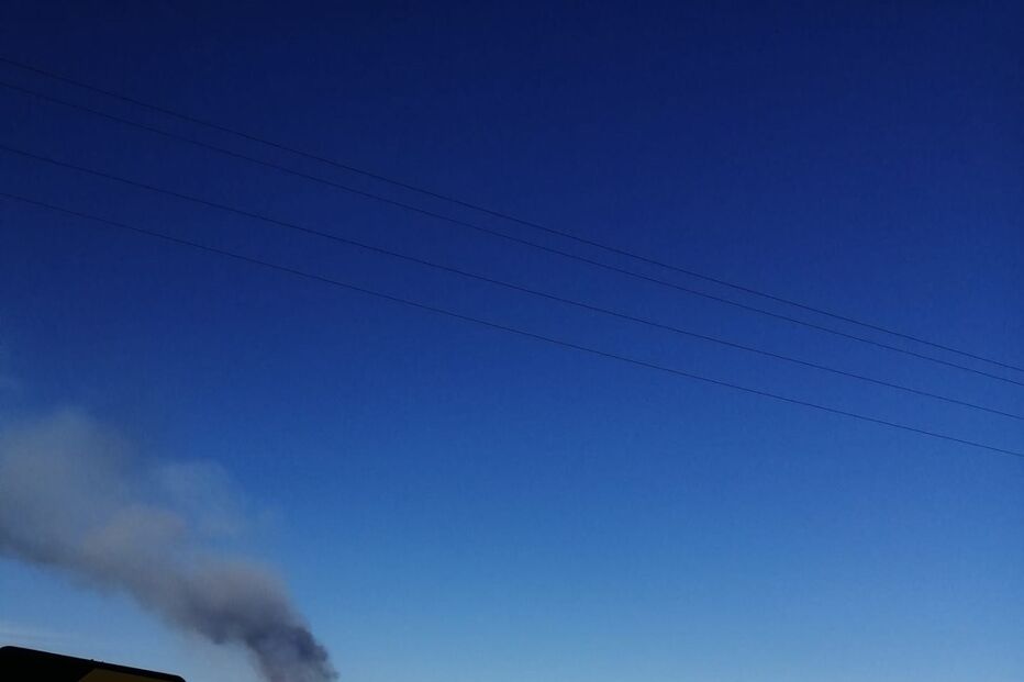 Quatro meios aéreos combatem chamas em Almargem do Bispo, em Sintra