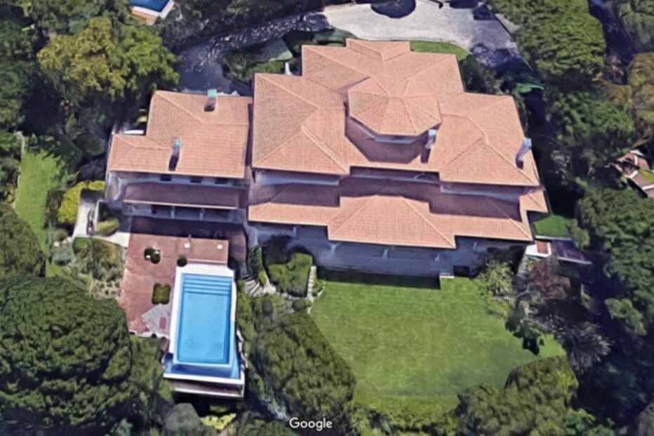 Veja o momento em que a PJ entra na casa de Rendeiro para analisar obras apreendidas