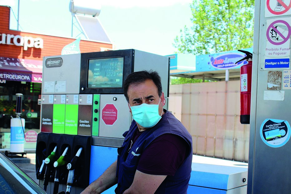 Do valor cobrado pelos combustíveis nos postos de abastecimento, 53% vai parar aos cofres do Estado