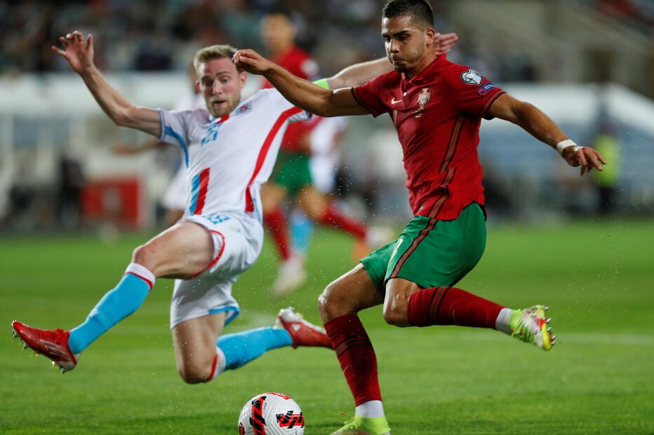 2021-10-12_21_24_35 2021-10-12T201405Z_417330136_UP1EHAC1K7E9U_RTRMADP_3_SOCCER-WORLDCUP-POR-LUX-REPORT.JPG