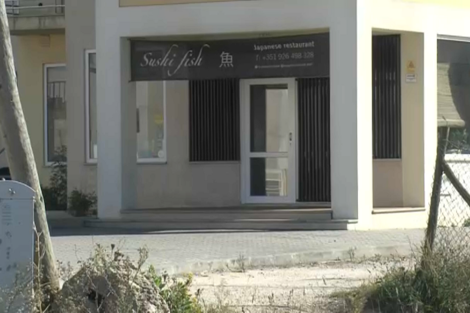 Clientes de restaurante travam assaltantes armados em Peniche