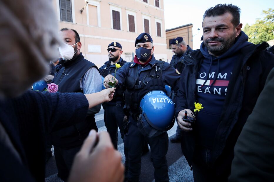 Protesto contra a entrada em vigor da obrigação de apresentar o certificado anti-covid para acesso aos locais de trabalho