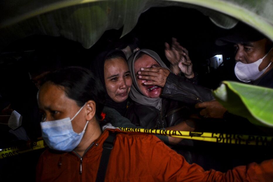 Onze estudantes morrem afogados durante visita de estudo em rio da Indonésia	