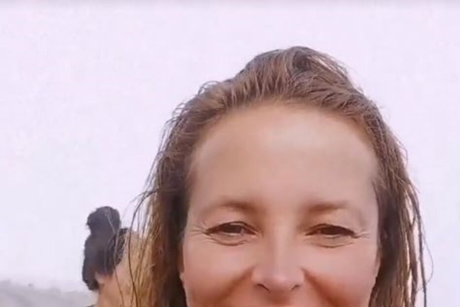 Cristina Ferreira mostra-se sem maquilhagem e cabelo ao natural após mergulho na Ericeira