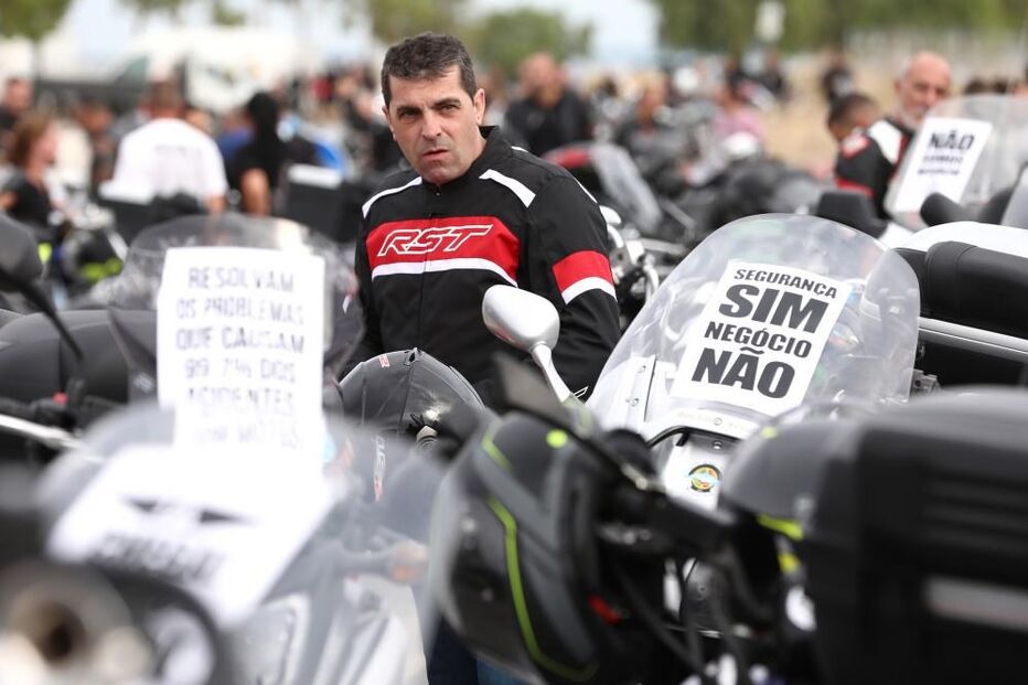Cerca de 3 mil motociclistas protestam no Porto contra inspeções 