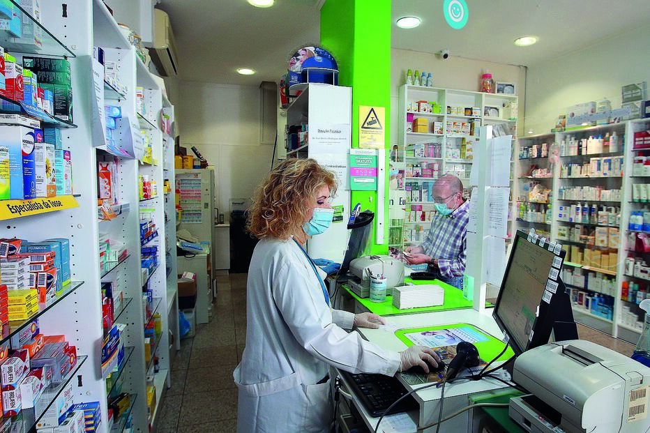 Farmácias, farmacêuticos, medicamentos