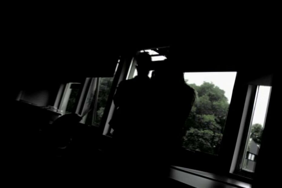 Mulher morta com machado após 30 anos de terror