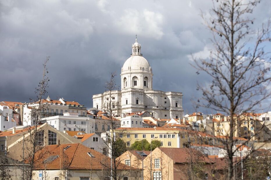 Vista com o edifício do Panteão Nacional ao centro